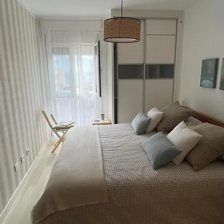 Daire Canary Sunset *